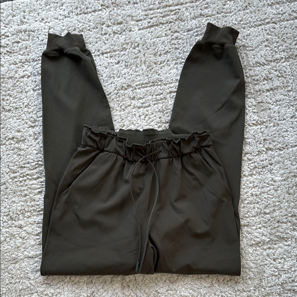 Lululemon Women's Olive Green Jogger Pants Athletic Athleisure Size 4